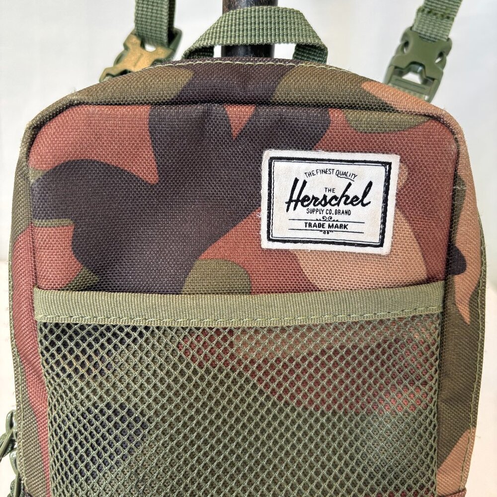 Herschel Sinclair Small crossbody Bag and coin/card wallet in Army Green, camo - Picture 3 of 15